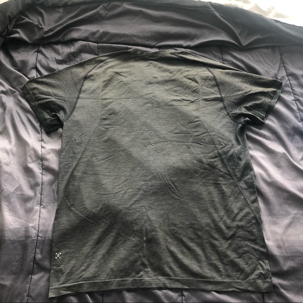 Lululemon Metal Vent Tech Shirt - Picture 2 of 2
